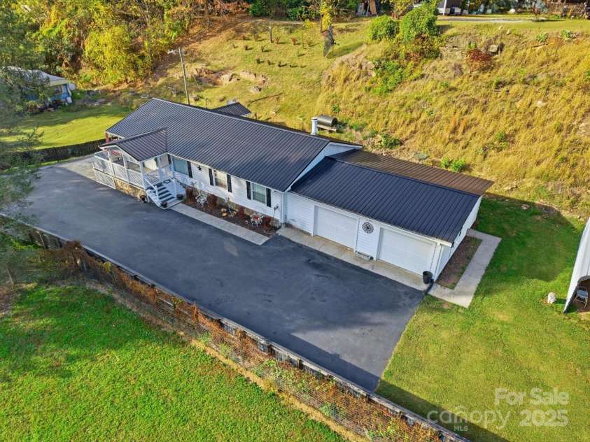 63 Raleigh Lane, Hot Springs, NC 28743.  MLS# CAR4314223, YatesRealty ID 4107. 