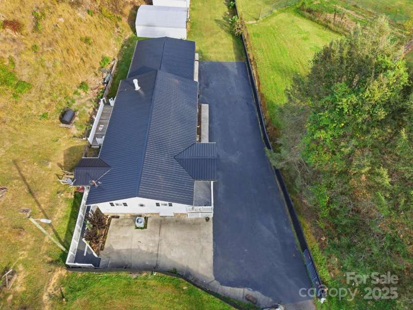 63 Raleigh Lane, Hot Springs, NC 28743.  MLS# CAR4314223, YatesRealty ID 4107. 