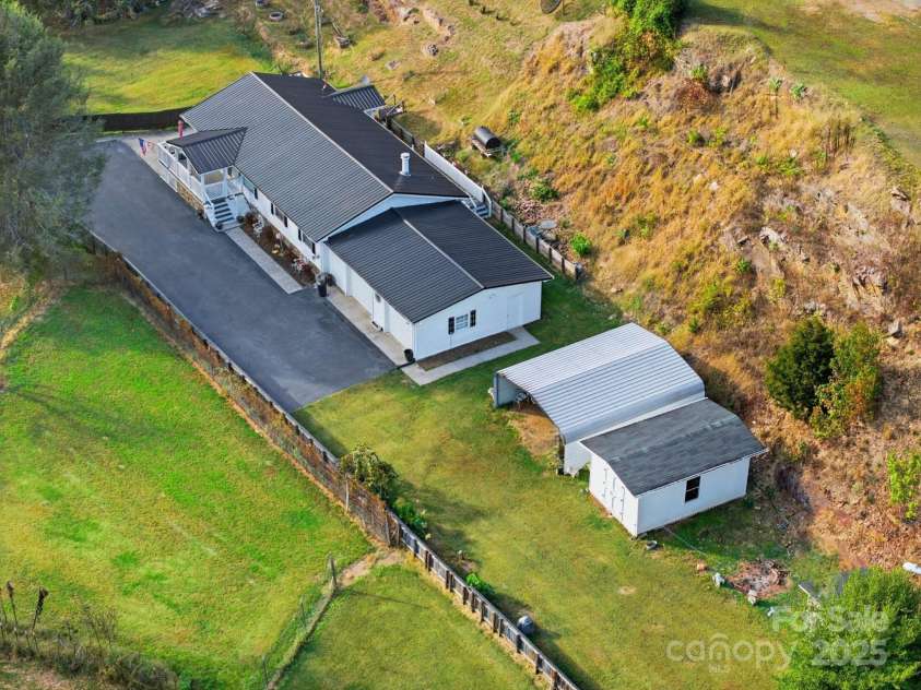 63 Raleigh Lane, Hot Springs, NC 28743.  MLS# CAR4314223, YatesRealty ID 4107. 