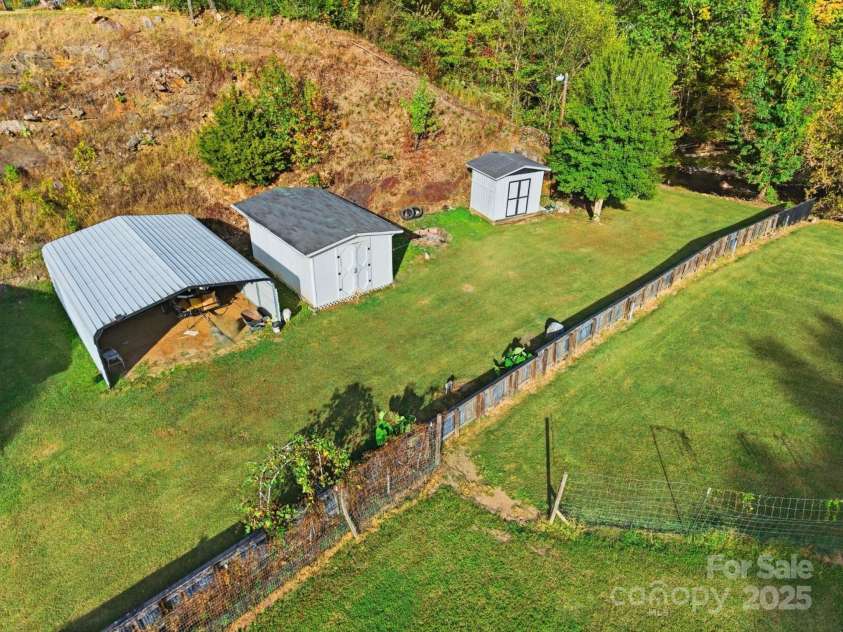 63 Raleigh Lane, Hot Springs, NC 28743.  MLS# CAR4314223, YatesRealty ID 4107. 