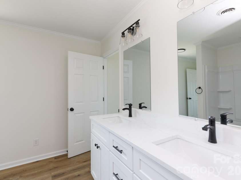 1560 Meadowdale Road, Rock Hill, SC 29732.  MLS# CAR4408235, YatesRealty ID 41070. Guest Bathroom