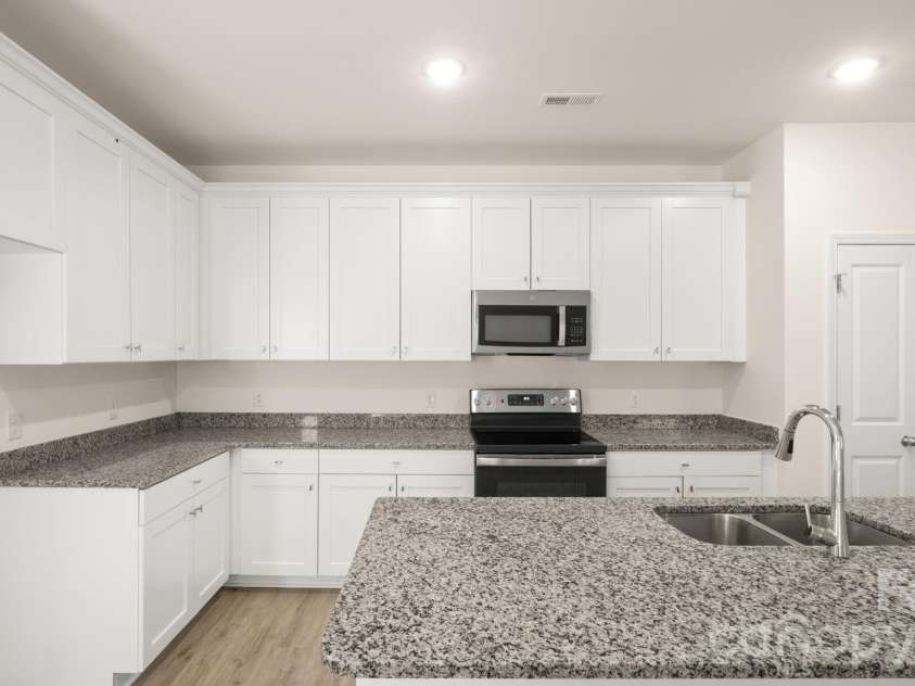 4022 Rolling Creek Road, Vale, NC 28168.  MLS# CAR4390215, YatesRealty ID 41072. Kitchen