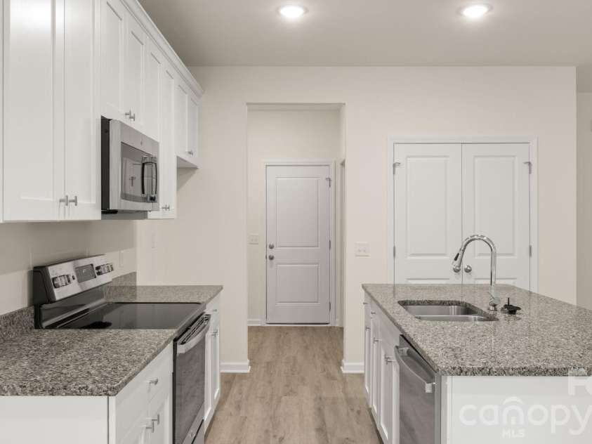 4029 Rolling Creek Drive, Vale, NC 28168.  MLS# CAR4390263, YatesRealty ID 41073. Kitchen