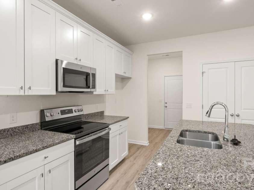 4029 Rolling Creek Drive, Vale, NC 28168.  MLS# CAR4390263, YatesRealty ID 41073. Kitchen