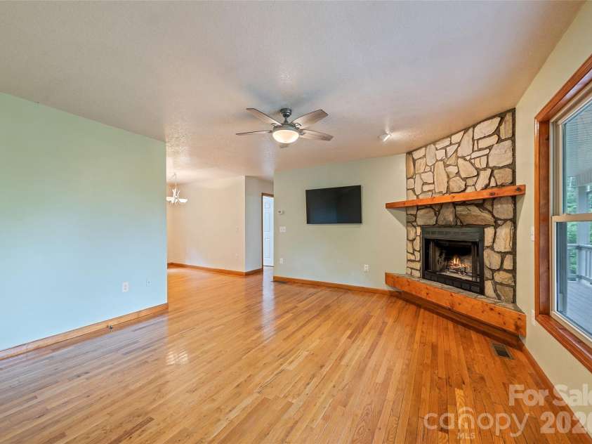89 Cypress Lane, Canton, NC 28716.  MLS# CAR4399169, YatesRealty ID 41074. 
