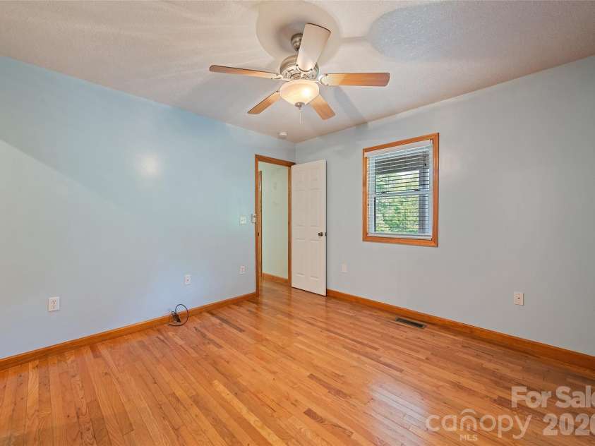 89 Cypress Lane, Canton, NC 28716.  MLS# CAR4399169, YatesRealty ID 41074. Very roomy