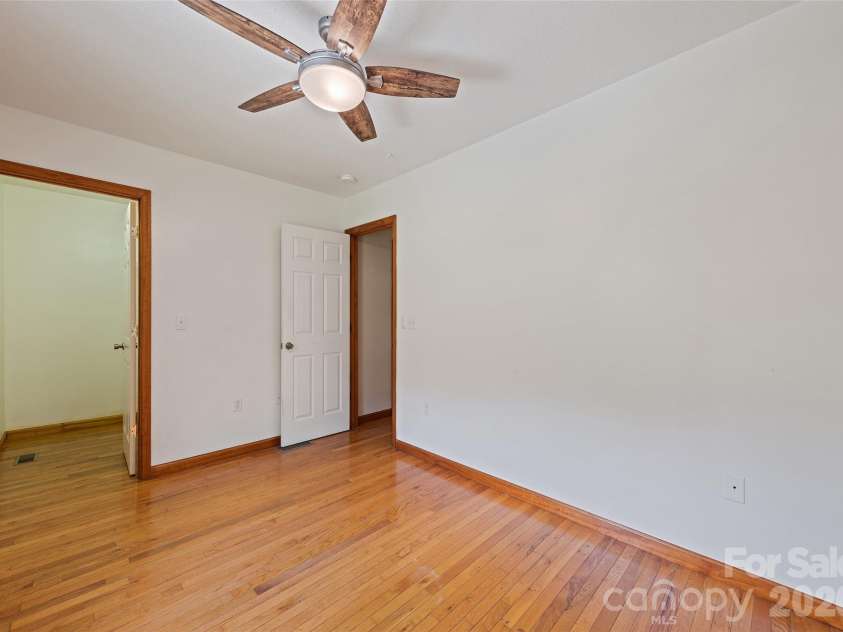 89 Cypress Lane, Canton, NC 28716.  MLS# CAR4399169, YatesRealty ID 41074. Walk in closet