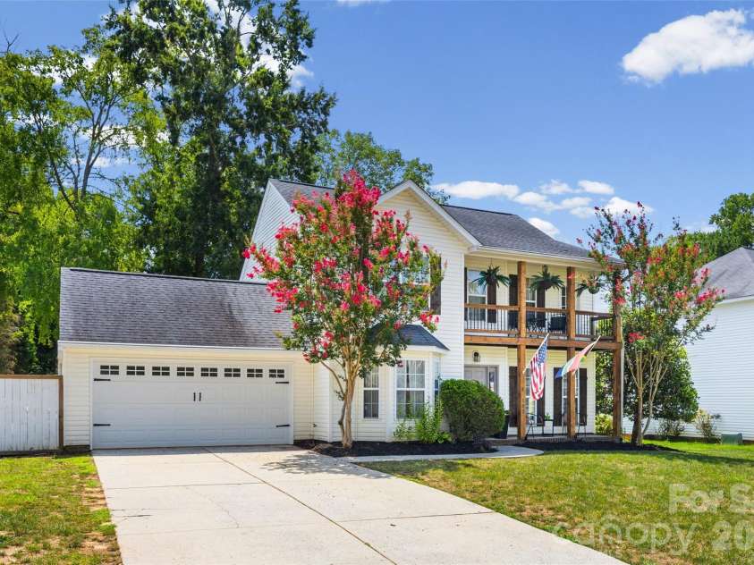 102 Nims Spring Drive, Fort Mill, SC 29715.  MLS# CAR4406817, YatesRealty ID 41075. 