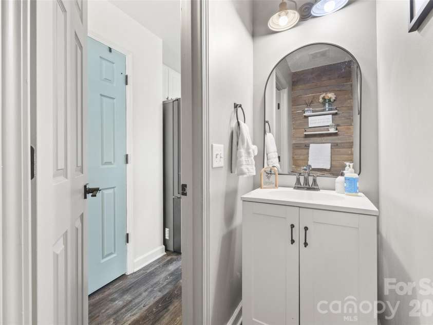 102 Nims Spring Drive, Fort Mill, SC 29715.  MLS# CAR4406817, YatesRealty ID 41075. 