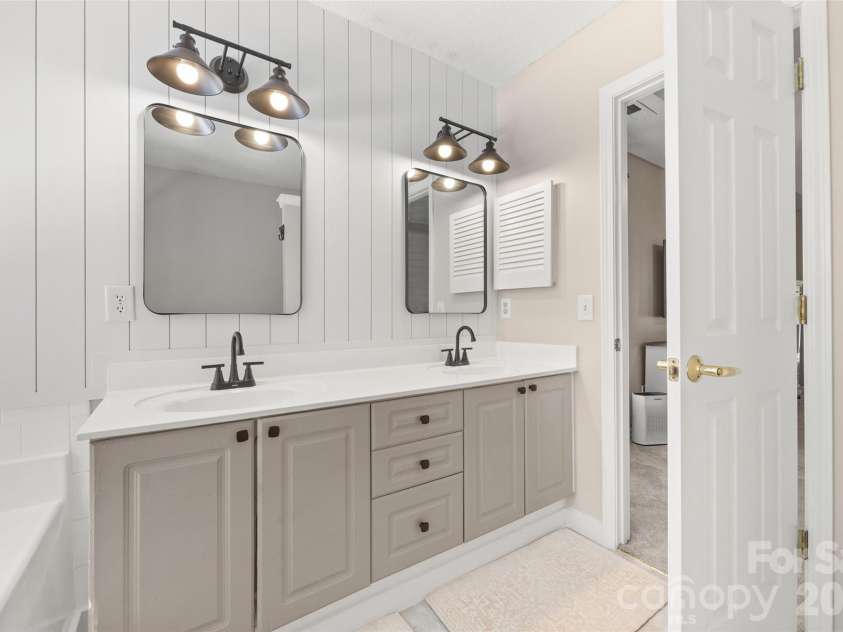 102 Nims Spring Drive, Fort Mill, SC 29715.  MLS# CAR4406817, YatesRealty ID 41075. 