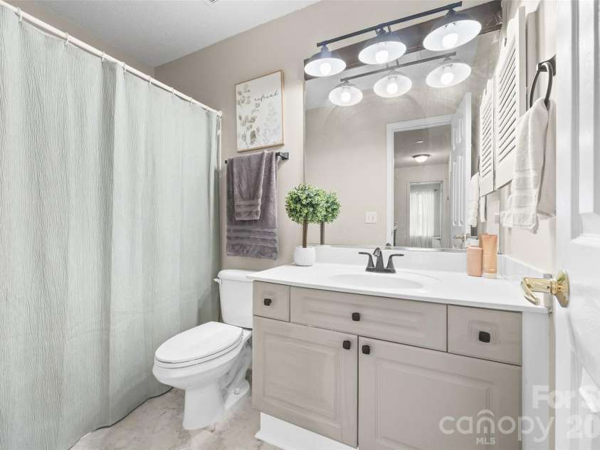 102 Nims Spring Drive, Fort Mill, SC 29715.  MLS# CAR4406817, YatesRealty ID 41075. 
