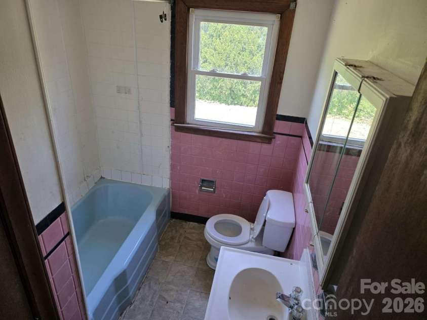 744 Pleasant Hill Road, Lenoir, NC 28645.  MLS# CAR4410715, YatesRealty ID 41079. 