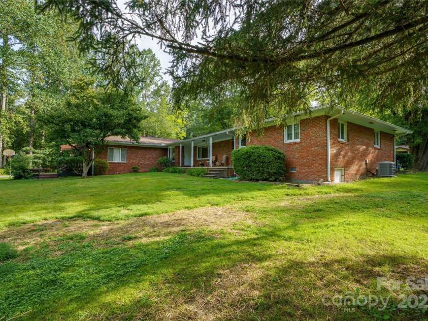 335 Lake Circle Drive, Hendersonville, NC 28792.  MLS# CAR4295963, YatesRealty ID 4108. 