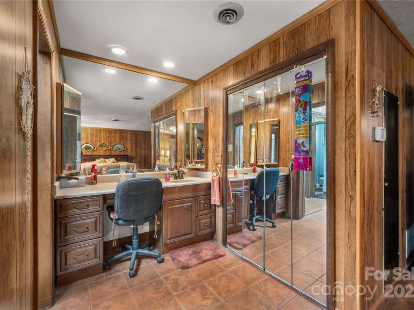 335 Lake Circle Drive, Hendersonville, NC 28792.  MLS# CAR4295963, YatesRealty ID 4108. Primary bath