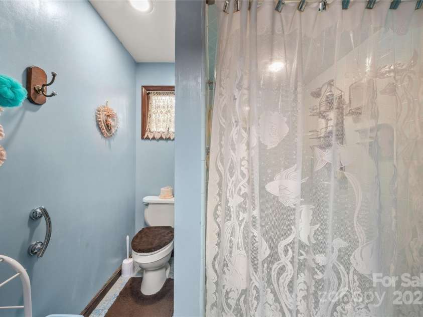 335 Lake Circle Drive, Hendersonville, NC 28792.  MLS# CAR4295963, YatesRealty ID 4108. Primary bathroom