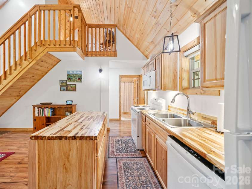 109 Tall Timber Lane, Green Mountain, NC 28740.  MLS# CAR4393810, YatesRealty ID 41080. 