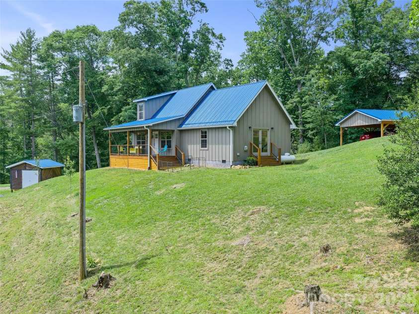 109 Tall Timber Lane, Green Mountain, NC 28740.  MLS# CAR4393810, YatesRealty ID 41080. 