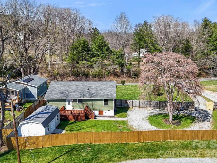 1844 Willow Road, Hendersonville, NC 28739.  MLS# CAR4410412, YatesRealty ID 41081. 