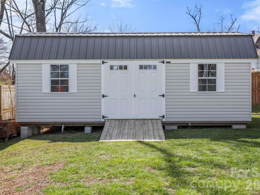 1844 Willow Road, Hendersonville, NC 28739.  MLS# CAR4410412, YatesRealty ID 41081. 