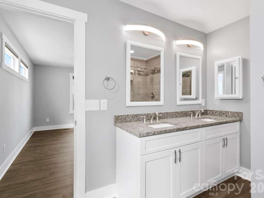 1844 Willow Road, Hendersonville, NC 28739.  MLS# CAR4410412, YatesRealty ID 41081. 