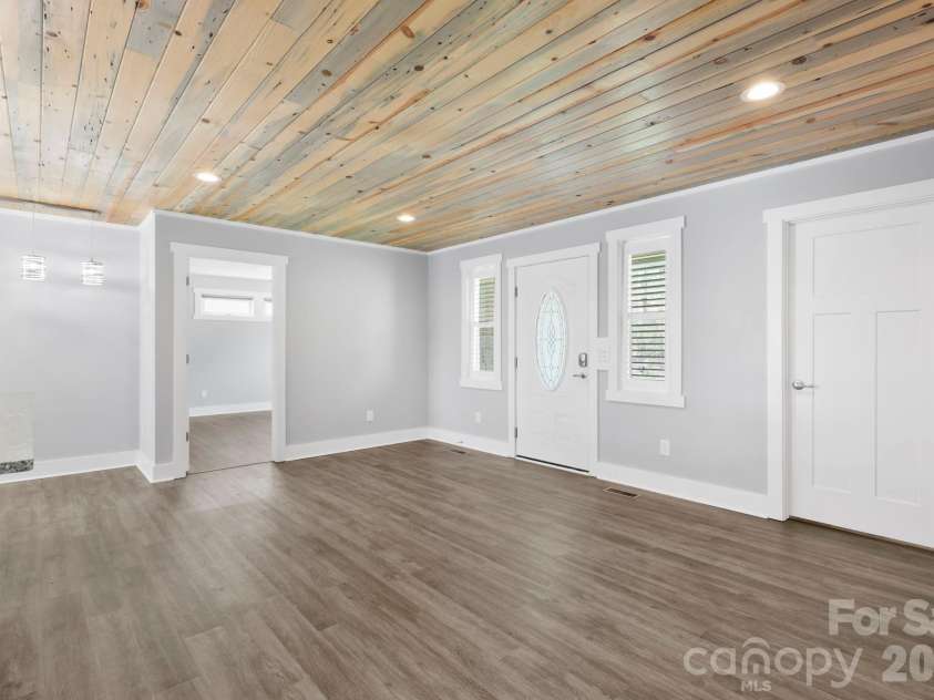 1844 Willow Road, Hendersonville, NC 28739.  MLS# CAR4410412, YatesRealty ID 41081. 
