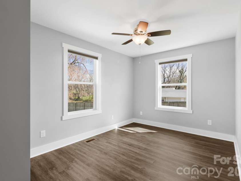 1844 Willow Road, Hendersonville, NC 28739.  MLS# CAR4410412, YatesRealty ID 41081. 