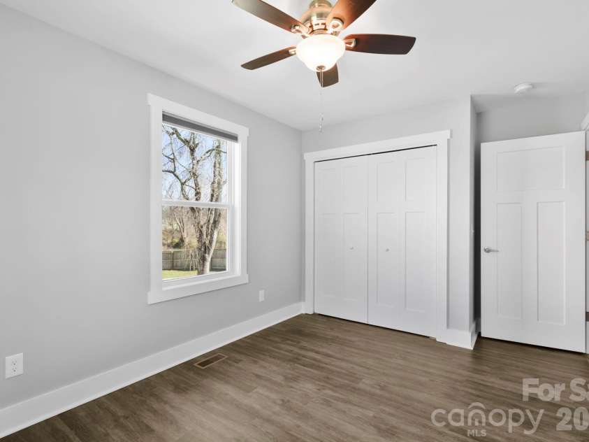 1844 Willow Road, Hendersonville, NC 28739.  MLS# CAR4410412, YatesRealty ID 41081. 