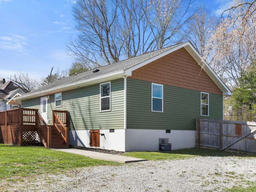 1844 Willow Road, Hendersonville, NC 28739.  MLS# CAR4410412, YatesRealty ID 41081. 
