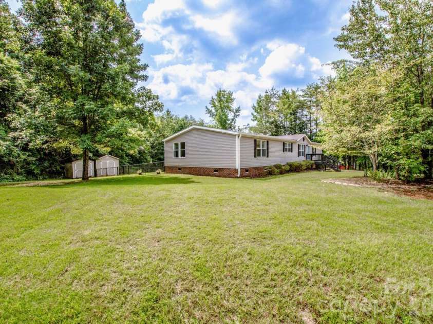 130 Gemstone Drive, Statesville, NC 28625.  MLS# CAR4408885, YatesRealty ID 41082. 