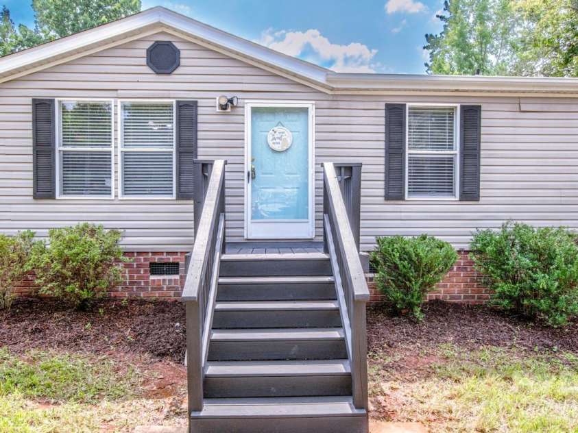 130 Gemstone Drive, Statesville, NC 28625.  MLS# CAR4408885, YatesRealty ID 41082. 