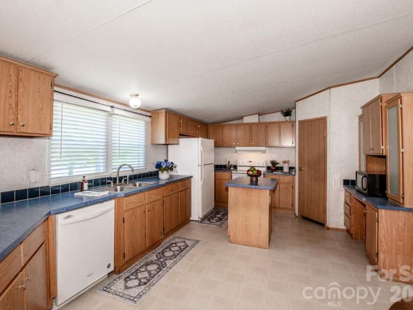 130 Gemstone Drive, Statesville, NC 28625.  MLS# CAR4408885, YatesRealty ID 41082. 