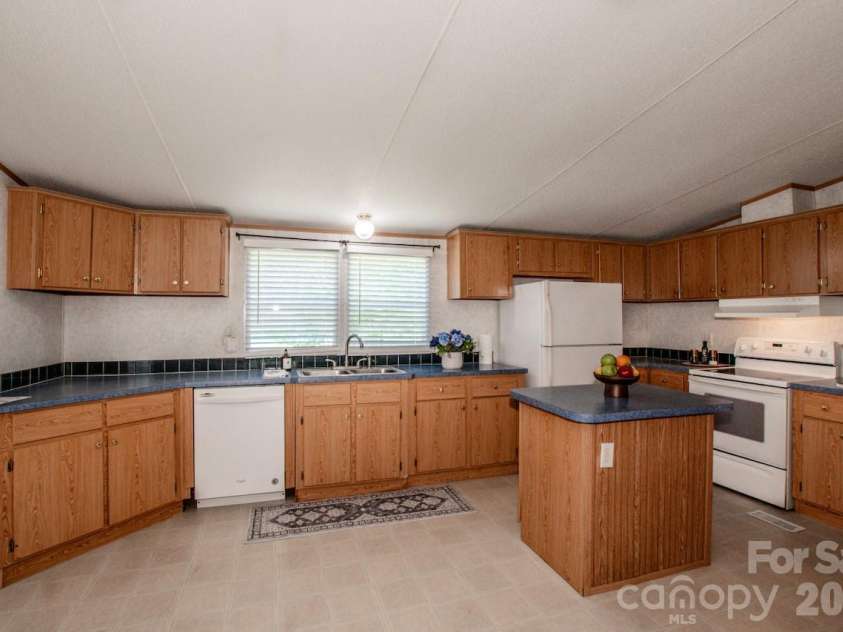 130 Gemstone Drive, Statesville, NC 28625.  MLS# CAR4408885, YatesRealty ID 41082. 