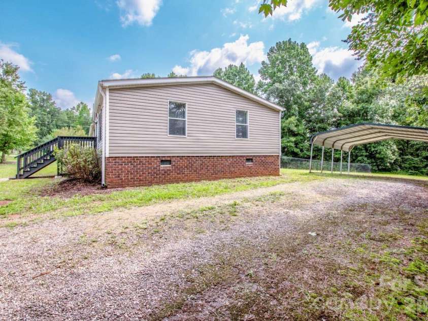 130 Gemstone Drive, Statesville, NC 28625.  MLS# CAR4408885, YatesRealty ID 41082. 