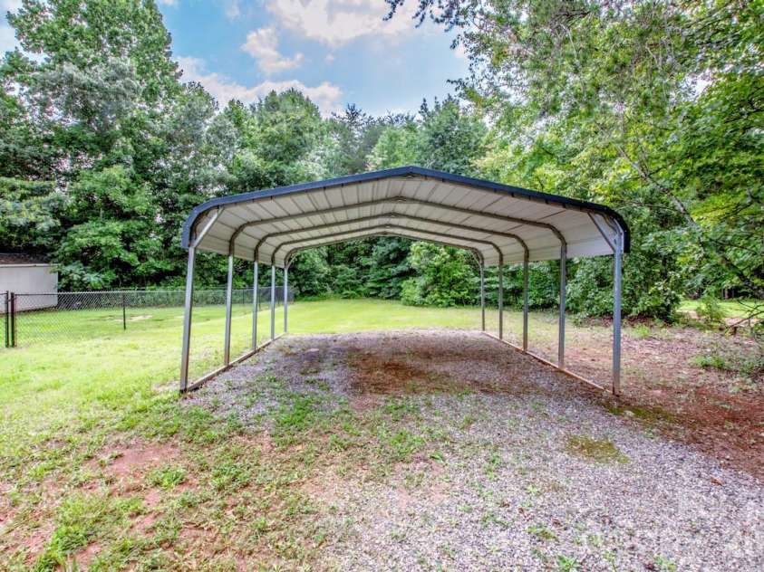 130 Gemstone Drive, Statesville, NC 28625.  MLS# CAR4408885, YatesRealty ID 41082. 