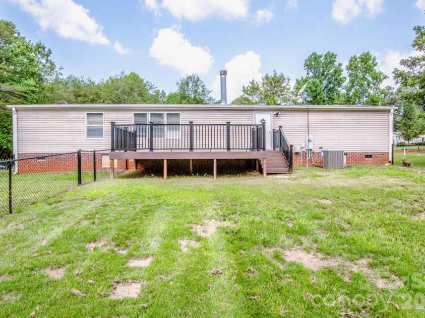 130 Gemstone Drive, Statesville, NC 28625.  MLS# CAR4408885, YatesRealty ID 41082. 