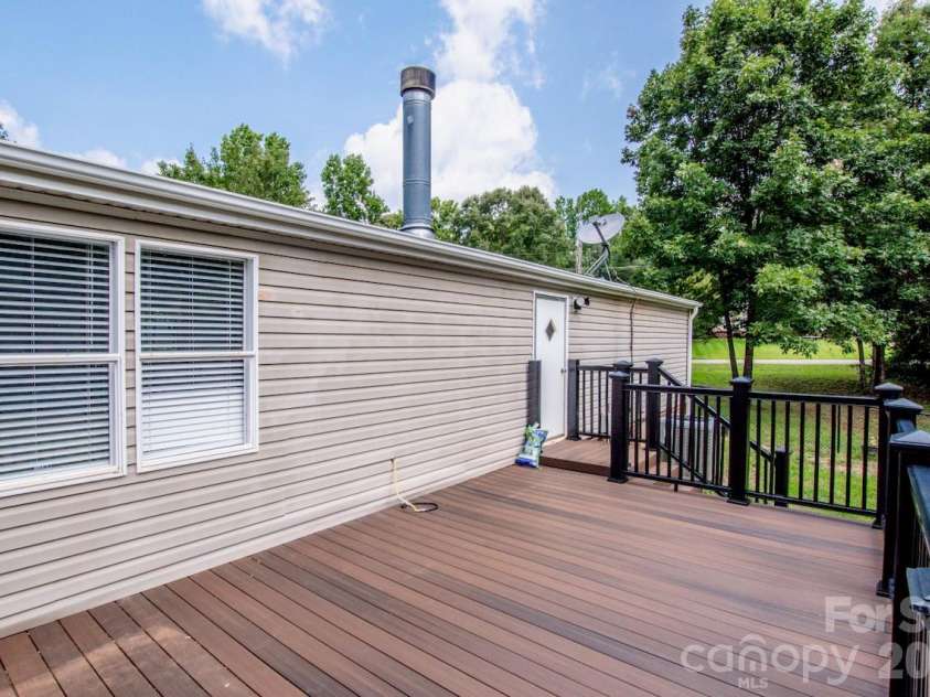 130 Gemstone Drive, Statesville, NC 28625.  MLS# CAR4408885, YatesRealty ID 41082. 
