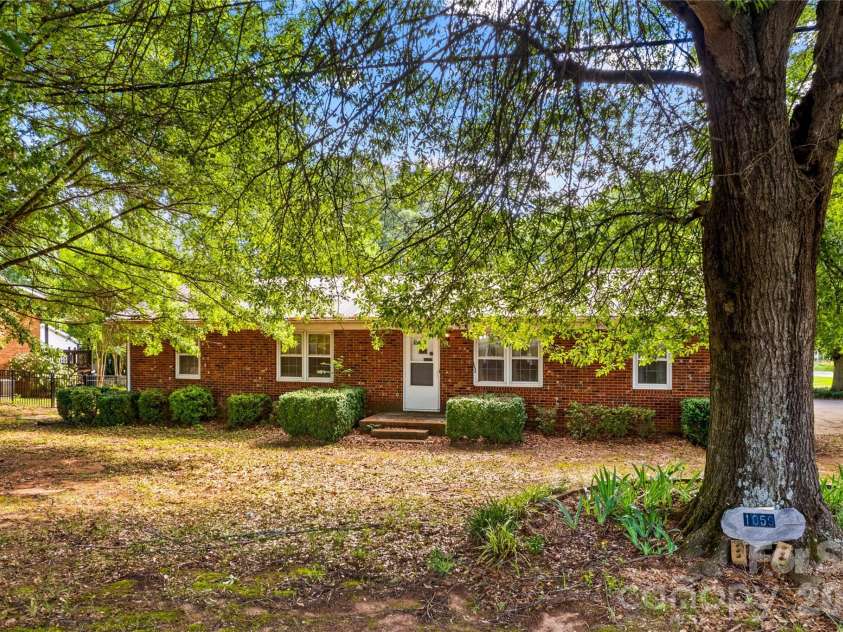 1059 Shearers Road, Mooresville, NC 28115.  MLS# CAR4385016, YatesRealty ID 41083. 
