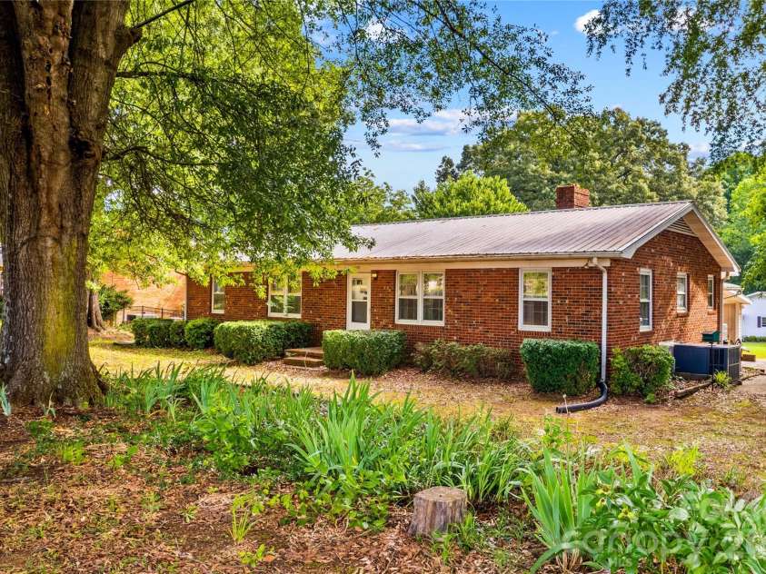 1059 Shearers Road, Mooresville, NC 28115.  MLS# CAR4385016, YatesRealty ID 41083. 