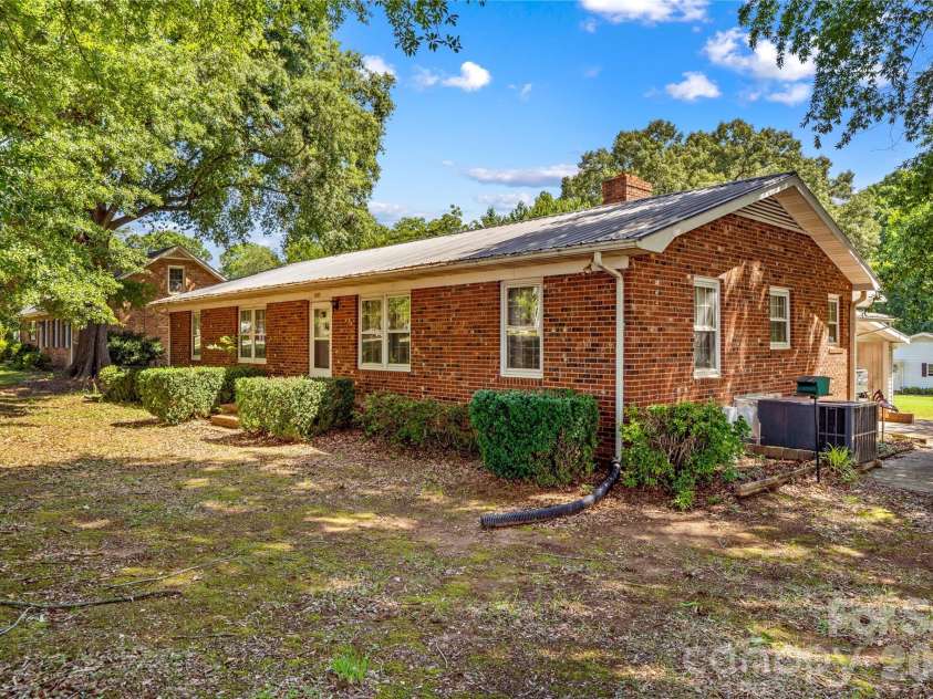 1059 Shearers Road, Mooresville, NC 28115.  MLS# CAR4385016, YatesRealty ID 41083. 