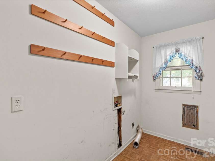 1059 Shearers Road, Mooresville, NC 28115.  MLS# CAR4385016, YatesRealty ID 41083. 