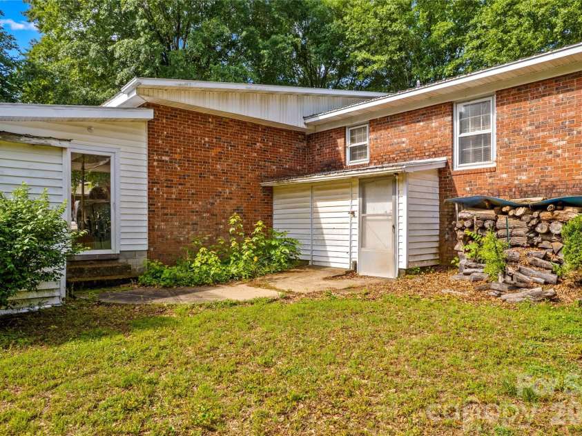 1059 Shearers Road, Mooresville, NC 28115.  MLS# CAR4385016, YatesRealty ID 41083. 