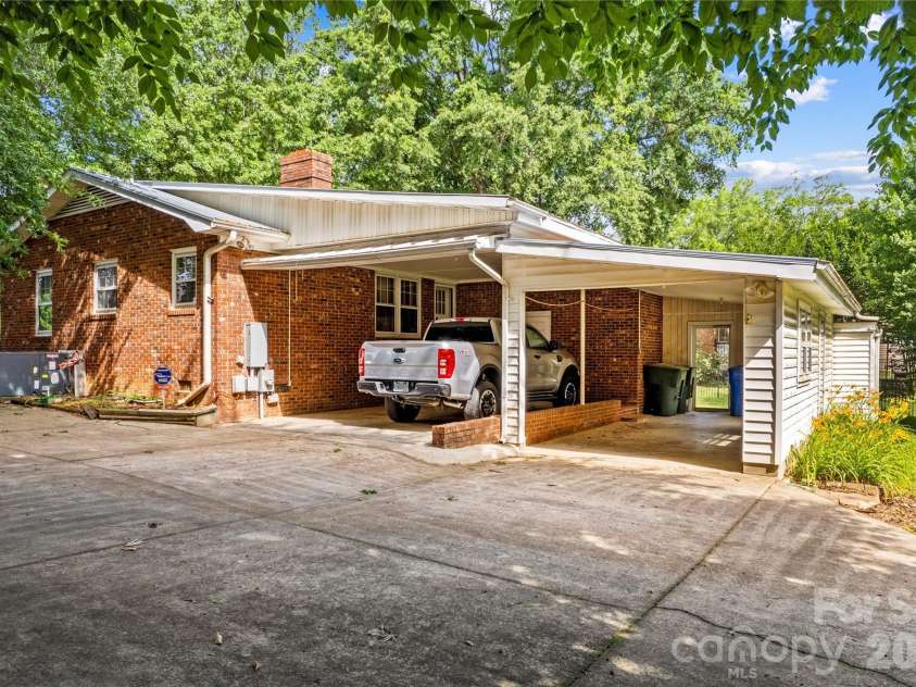 1059 Shearers Road, Mooresville, NC 28115.  MLS# CAR4385016, YatesRealty ID 41083. 