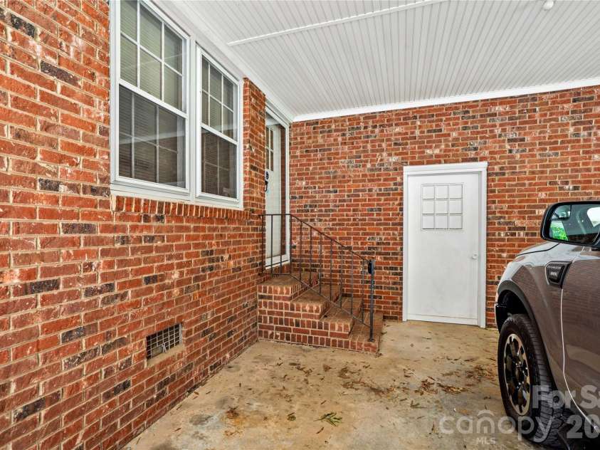 1059 Shearers Road, Mooresville, NC 28115.  MLS# CAR4385016, YatesRealty ID 41083. 