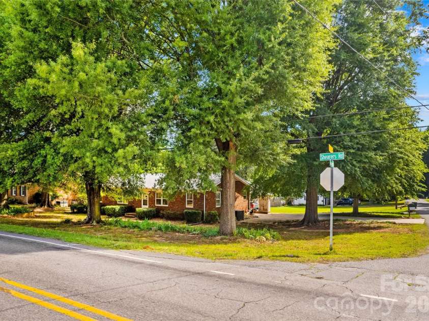 1059 Shearers Road, Mooresville, NC 28115.  MLS# CAR4385016, YatesRealty ID 41083. 
