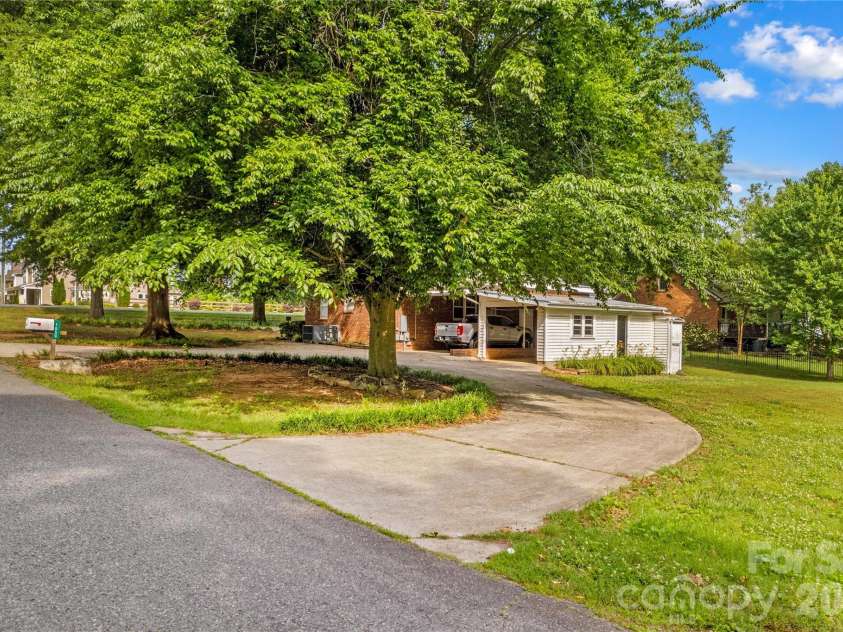 1059 Shearers Road, Mooresville, NC 28115.  MLS# CAR4385016, YatesRealty ID 41083. 