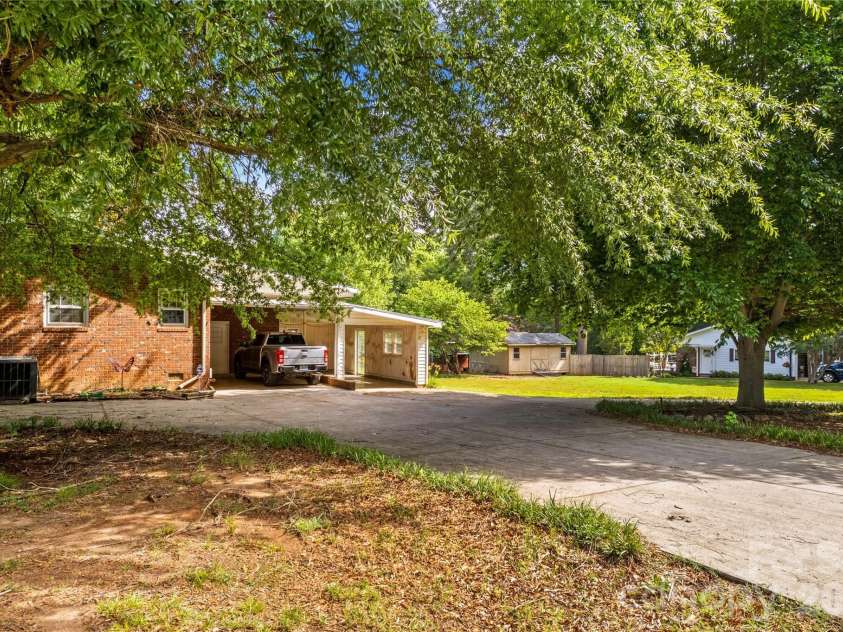 1059 Shearers Road, Mooresville, NC 28115.  MLS# CAR4385016, YatesRealty ID 41083. 
