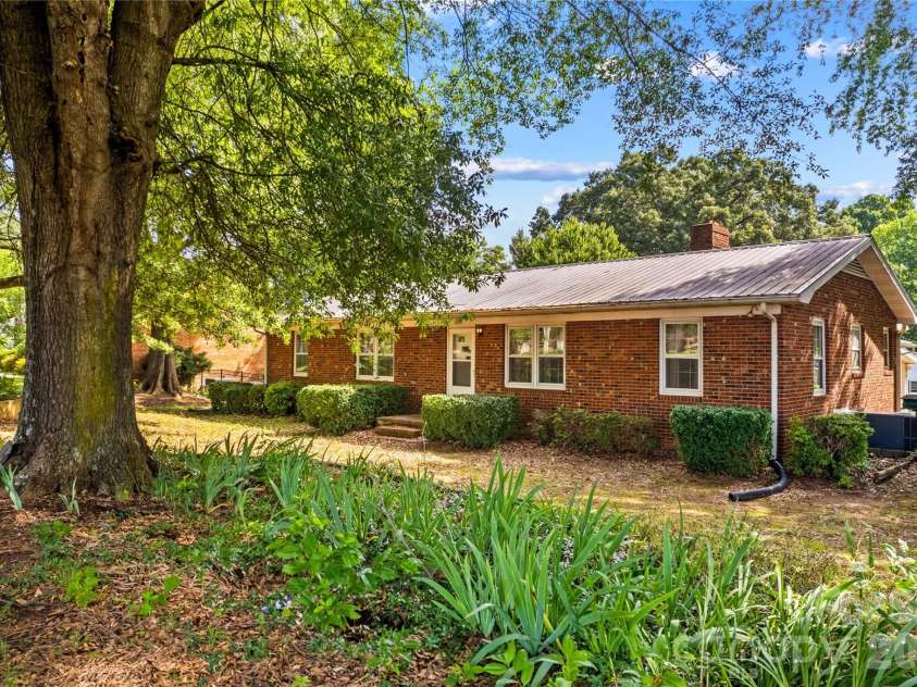 1059 Shearers Road, Mooresville, NC 28115.  MLS# CAR4385016, YatesRealty ID 41083. 