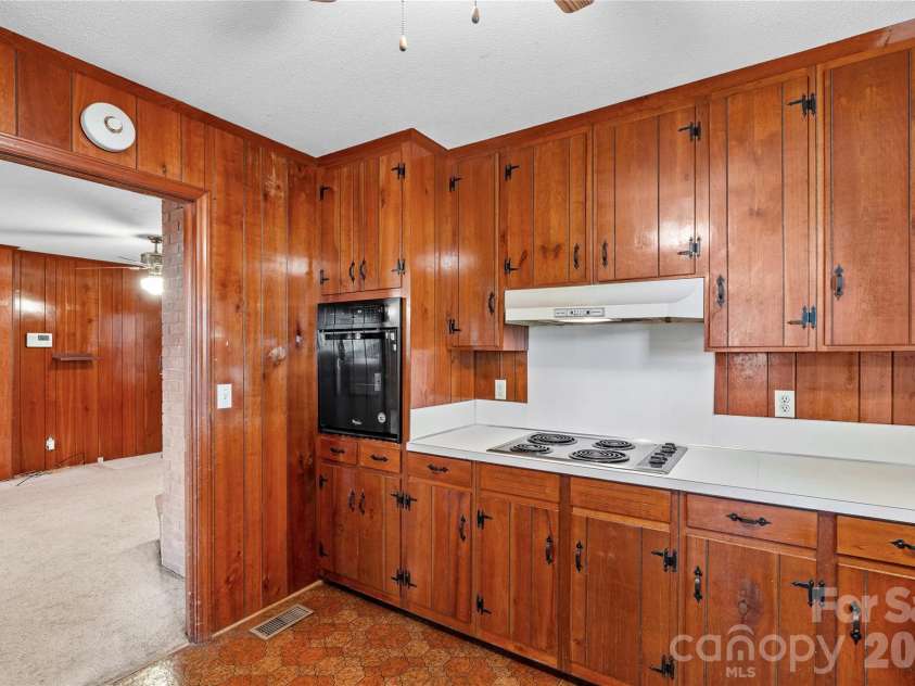 1059 Shearers Road, Mooresville, NC 28115.  MLS# CAR4385016, YatesRealty ID 41083. 