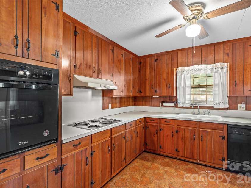 1059 Shearers Road, Mooresville, NC 28115.  MLS# CAR4385016, YatesRealty ID 41083. 