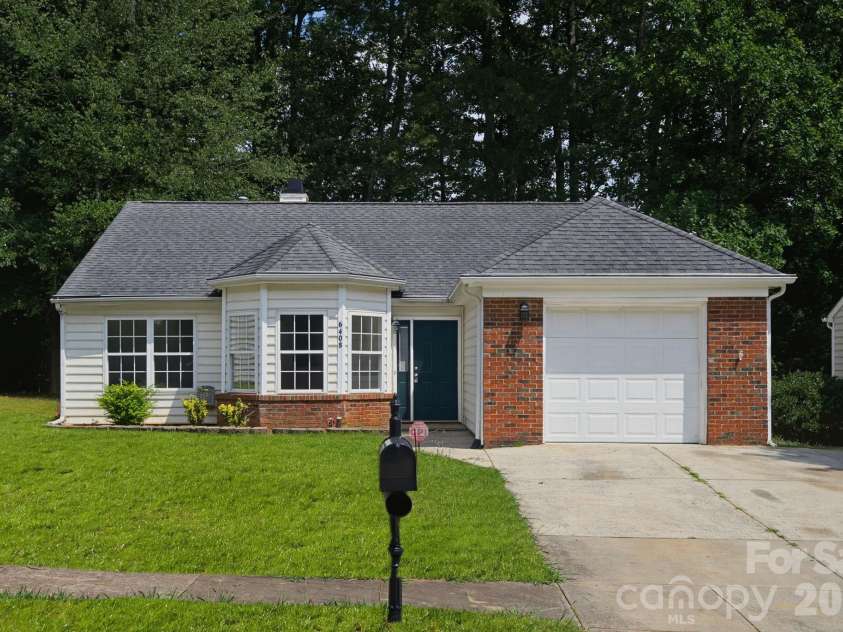 6408 Spanish Moss Lane, Charlotte, NC 28262.  MLS# CAR4402597, YatesRealty ID 41085. 